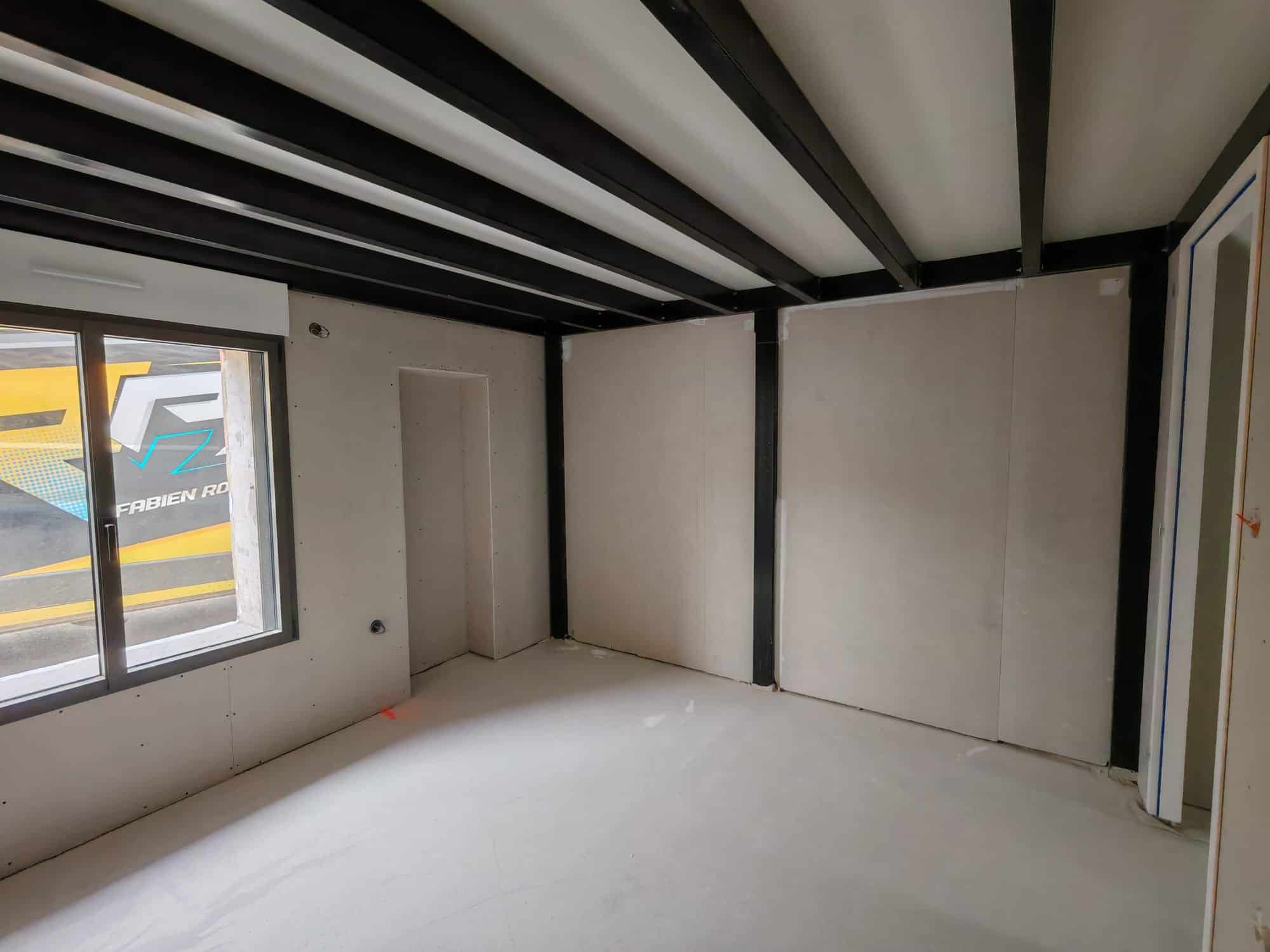 Réalisation de faux plafond avec intégration d'éclairage