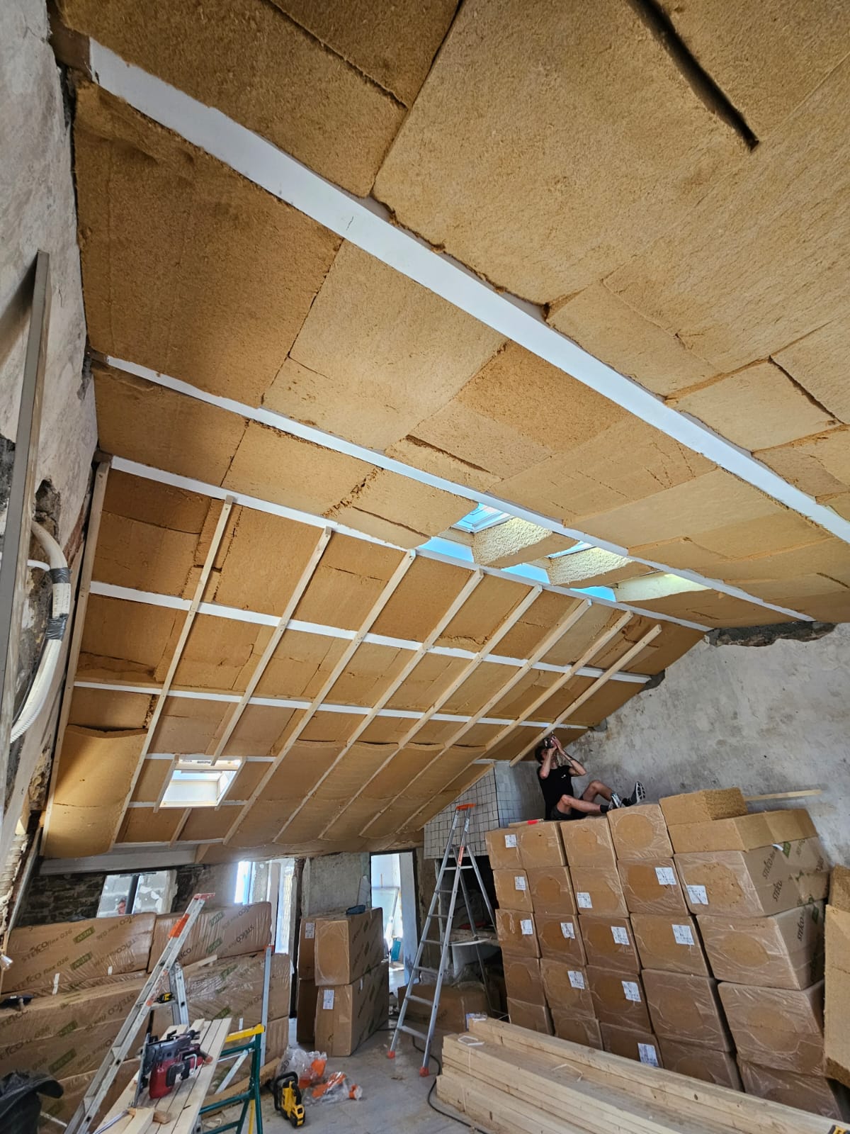 Rénovation intérieure avec pose de placo et finitions soignées